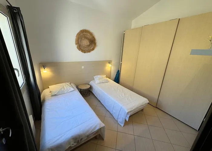 T3 Climatisé Avec Vue Piscine Belgodère
