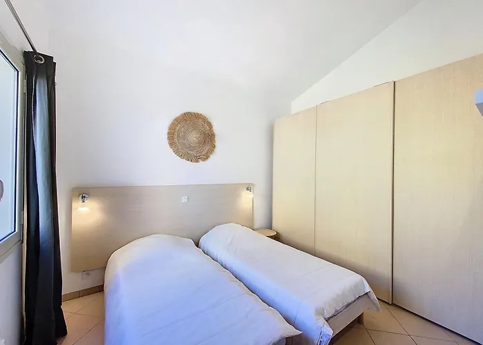 T3 Climatisé Avec Vue Piscine Belgodère