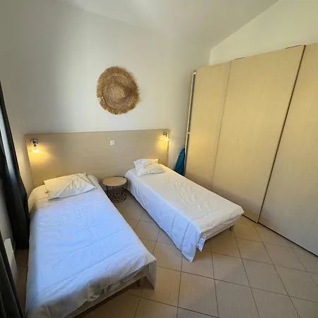 3 Air-conditioned Flat With Pool View Belgodere (Corsica)