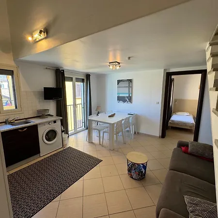 3 Air-conditioned Flat With Pool View Apartment *