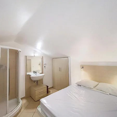 Apartment 3 Air-conditioned Flat With Pool View Belgodere (Corsica)