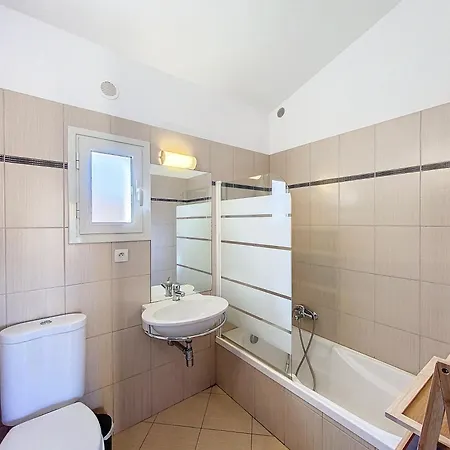 3 Air-conditioned Flat With Pool View *
