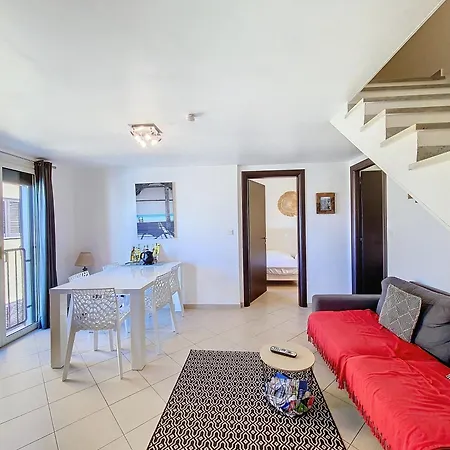 3 Air-conditioned Flat With Pool View Apartment